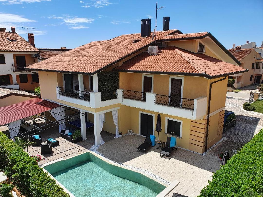 Apartmens Alenka Ровинь Экстерьер фото